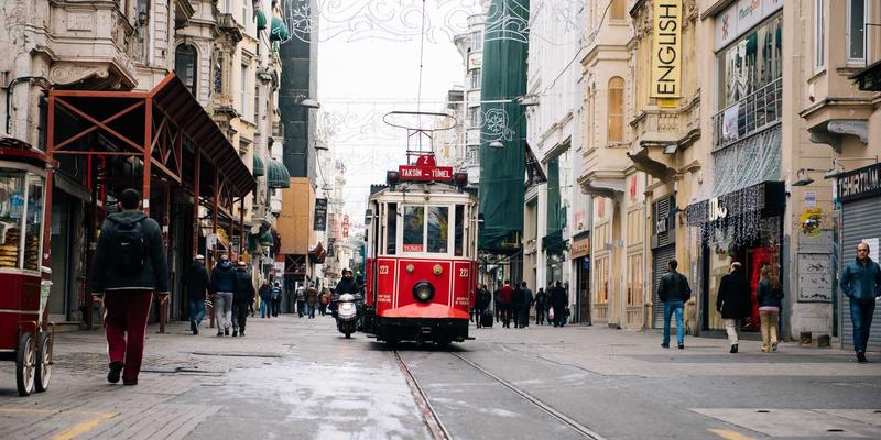 从泛化到聚焦：垂直社交平台如何重塑我们的线上归属感