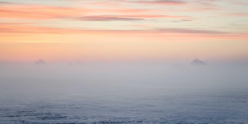 双刃剑效应:社交平台如何重塑青少年心理?善用兴趣社区是关键